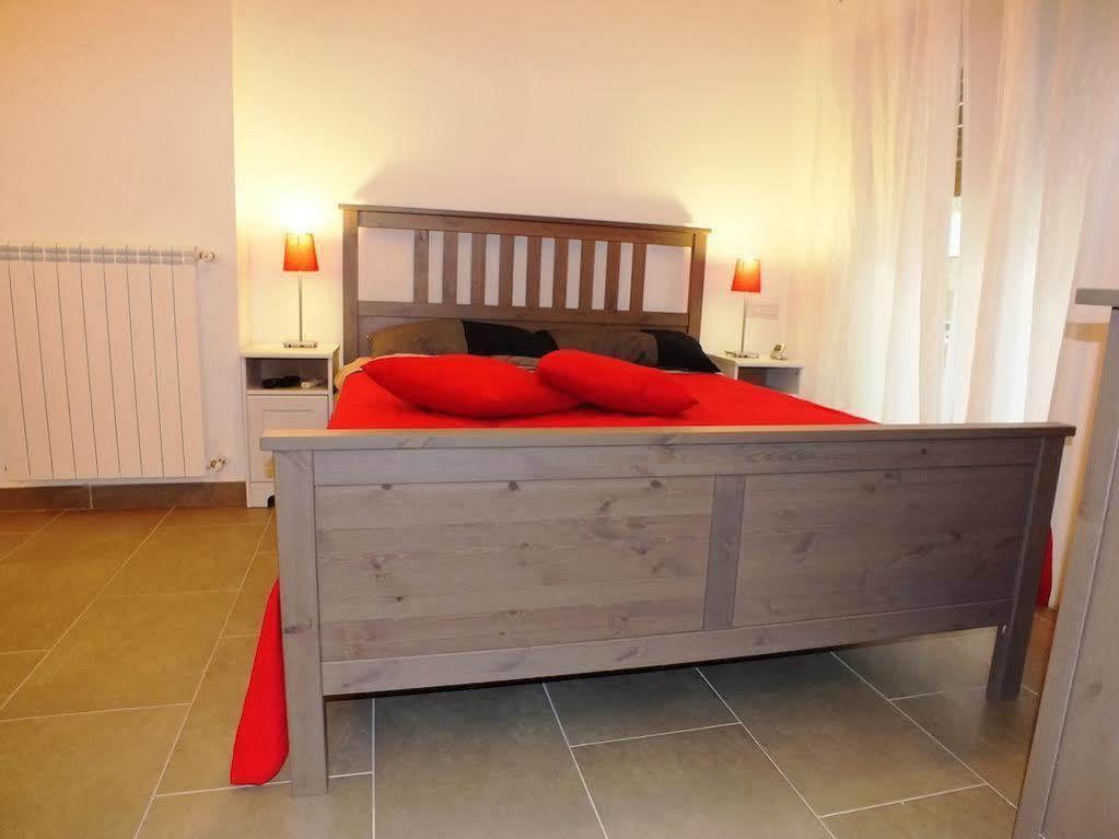 Romantic Holiday Rome B&B Room photo